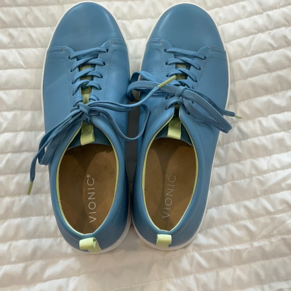 Casual shoes